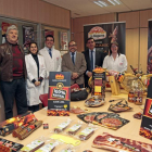 Representantes de la empresa junto al presidente de la Diputación y el alcalde de San Pedro Manrique.-M.T.