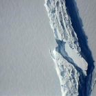 El iceberg de la Antártida.-