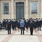 Recepción a los nuevos agentes de la Policía Nacional ante el antiguo edificio del Banco de España. HDS