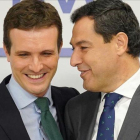 Pablo Casado y Juanma Moreno, en una reunión del comité ejecutivo nacional del PP en Madrid.-JOSÉ LUIS ROCA