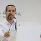 Rueda de prensa del dirigente de Podemos, Sergio Pascual, este lunes.-Foto: AGUSTÍN CATALÁN