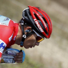 El colombiano Miguel Ángel López, con el jersey de líder de La Vuelta.-EFE