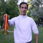 Manuel Olmedo con su medalla de oro como campeón de España. / A. Martínez-