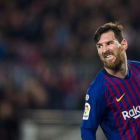 Messi, tras un fallo durante el partido contra el Valladolid.-JORDI COTRINA