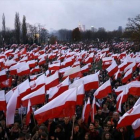 La marea 8 Decenas de miles de polacos, en la manifestación convocada por la extrema derecha.-REUTERS / KACPER PEMPEL
