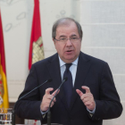 El presidente de la Junta, Juan Vicente Herrera, presenta el Proyecto de Ley de Presupuestos Generales de la Comunidad para 2016.-ICAL