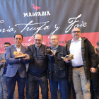 La Feria de la Trufa de Soria entregó la ‘Trufa de Oro’ a Andrea Tumbarello y Millán Maroto.RAQUEL FERNÁNDEZ