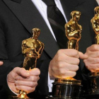 Estatuillas de los Premios Oscar.-