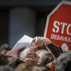 Manifestación contra los desahucios por problemas con las hipotecas.-MIGUEL LORENZO