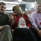 Javier Fernández, Susana Díaz y Guillermo Fernández Vara, durante la reunión del comité federal del PSOE del pasado sábado.-DAVID CASTRO
