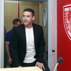 Luis Carrión en el momento de entrar en la sala de prensa de Los Pajaritos para ser presentado.-Mario Tejedor