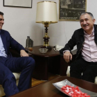 El presidente del Gobierno, Pedro Sánchez, reunido con el secretario general de UGT, José María Álvarez, en una imagen de archivo.-DAVID CASTRO