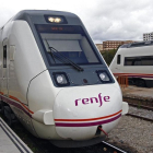 Dos trenes en la estación del Cañuelo.