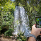 La cascada de La Toba ha recuperado caudal y atractivo en estos primeros compases del verano.