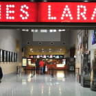 Imagen de la entrada a los Cines Lara.