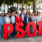 Candidatos y autoridades del PSOE en el acto de cierre de campaña.
