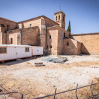 La caseta de obra y el vallado ‘adornan’ ya el exterior de la concatedral de San Pedro. GONZALO MONTESEGURO