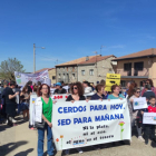 Protesta en Fuentearmegil contra la macrogranja en abril de 2023.