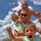 Javi Moreno en la Playa Pita junto a su esposa y sus hijos.
