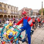 El Día de la Bicicleta movilizó a decenas de sorianos en una cita lúdica que bajó hasta el Duero.