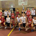 Los alevines del Club Soria Baloncesto posan junto a los del Azulejos Moncayo.