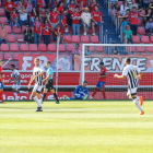 Los jugadores del Badajoz celebran el 0-1 ante el Numancia tras el fallo de Zubiri en defensa.