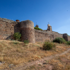 La muralla en el recinto de la ermita del Mirón. MARIO TEJEDOR