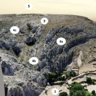 Vista panorámica tomada en un vuelo con drones en 3D que muestra la ubicación de los principales elementos arqueológicos de la cantera del campamento romano.