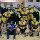 Los jugadores del BM Soria celebrando la victoria en Salamanca.