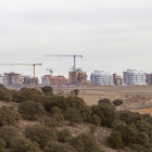 Grúas y construcciones en la zona de expansión, en una imagen de archivo. MARIO TEJEDOR