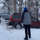 Rescatae de un coche atrapado por la nieve en Urbión.