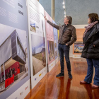 Carlos Martínez y Ana Alegre en la exposición sobre proyectos europeos inaugurada ayer en La Audiencia