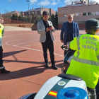 La Guardia Civil de Tráfico también acerco sus medios al CEIP Infantes de Lara.