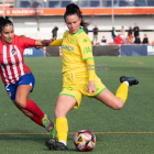 Marta Charle de amarillo en un encuentro con con el Deportivo de la Coruña.