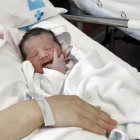 Imagen de archivo de un bebé nacido en el hospital de Soria.