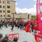 Manifestación del 1 de mayo frente a la sede de UGT en Soria.