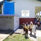Escuela Infantil-Primaria de Ngovayang, Camerún, donde se ha construido el pozo.
