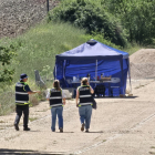 Agentes junto al puesto de mando establecido en las inmediaciones de la autovía A-2, cerca de Esteras de Medinaceli.
