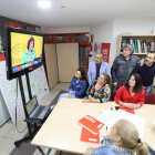 Rostros serios en la sede del PSOE en la noche del recuento de las Europeas.