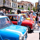 El Clasiclub de Soria acerca al centro de la ciudad la historia del motor con una concentración de coches clásicos.