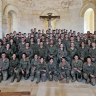 Los militares posando en el interior de la ermita del Cañón.