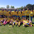 El C.D. San Esteban femenino tras ganar el título de Liga Provincial.