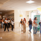 Alumnado llegando a las aulas en la apertura del último curso en el Campus de Soria.