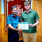 El alumno en prácticas con un agente.