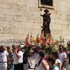 Procesión con la imagen de San Roque.