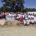 Participantes en una protesta contra la granja de Cidones.