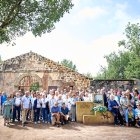 Familiares y descendientes de los antiguos moradores de La Muedra que participaron en el homenaje.