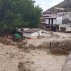 Magaña es una de las localidades más afectadas tras las tormentas del lunes en la provincia de Soria. El desbordamiento del río Montes, con agua bajando de zonas más altas y tapones en su cauce, causó inundaciones que llegaron incluso a las viviendas y locales del pueblo, donde el agua alcanzó hasta un metro de altura. En este vídeo se observa la fuerza de la riada.