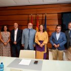 La consejera de Agricultura, María González Corral, con el presidente de Seiasa y otros asistentes a la reunión.