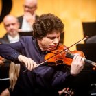 Hadelich durante el concierto con la Oscyl este sábado.